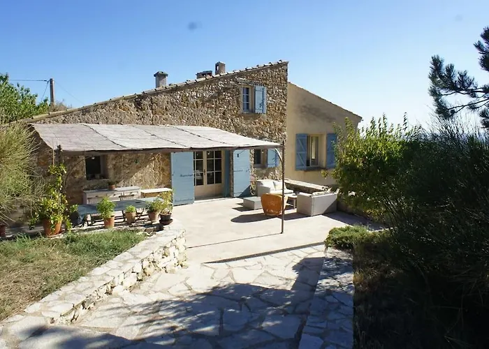 Tres Belle Maison Provencale. Piscine Et Paysage